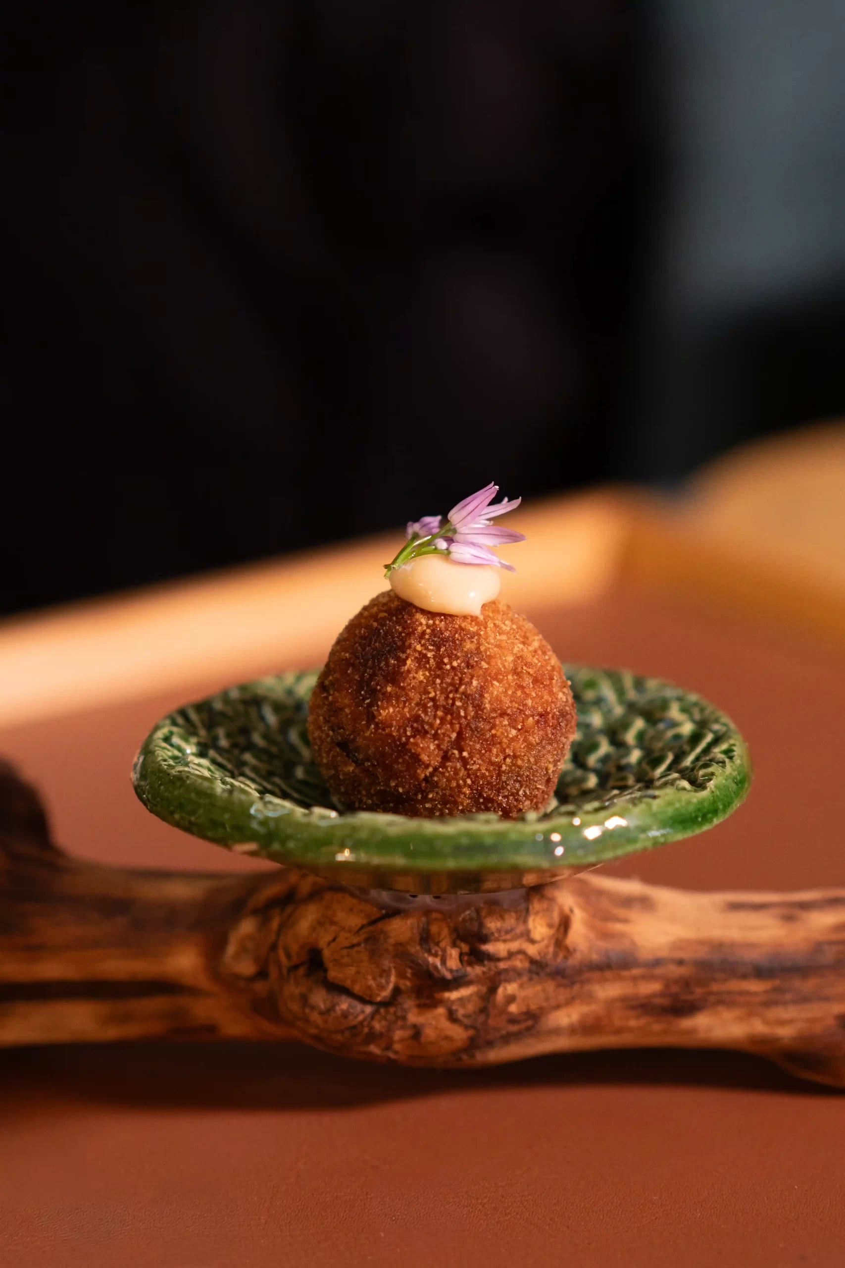 O Palco passed canapé service